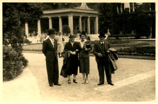The elder ones: my mother's side... (family Delfs/Pilz) ...with Grandfather's parents